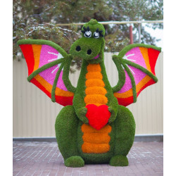 Дракон из искусственной травы